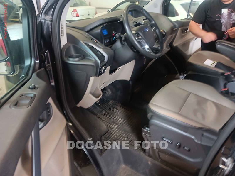 Ford Tourneo Custom (2015) 2.2TDCi L2, TITANIUM, 114kW - fotka 3 z 3