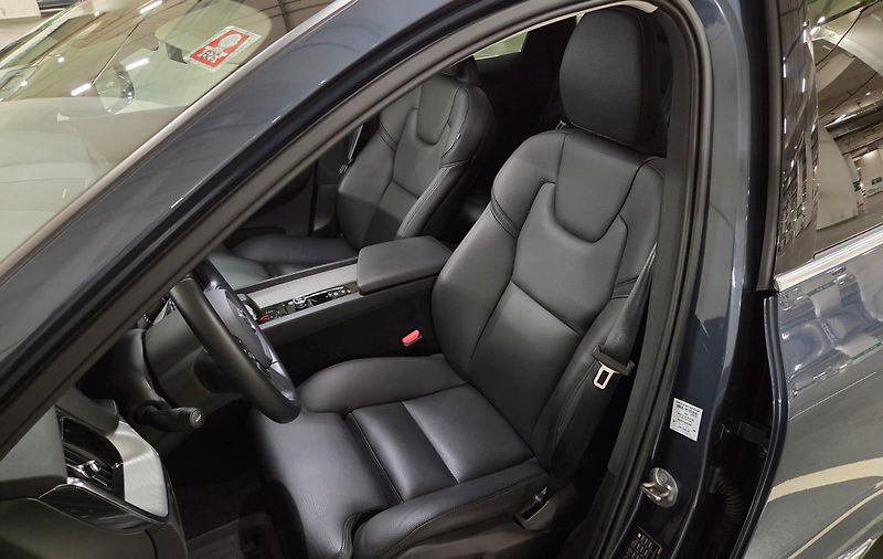 Volvo XC60 (2025) PLUS Bright T6, záruka 2030 - fotka 9 z 17