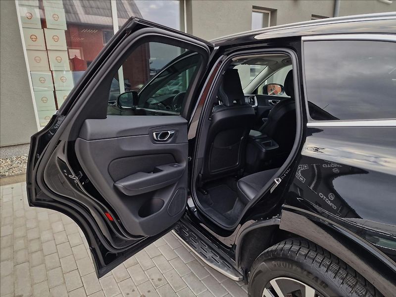 Volvo XC60 B4 145kW AWD Momentum Pro,ČR - fotka 18 z 50