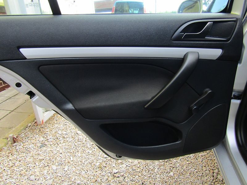 Škoda Octavia (2009) 1.9 TDI 77kW BXE BEZ DPF - fotka 20 z 36
