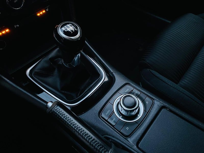 Mazda 6 2.0i 1.MAJITEL VÝHŘEV SENZORY - fotka 37 z 49