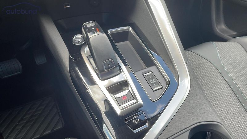 Peugeot 3008 1,2 PT Allure Alu KA LED  - fotka 9 z 11