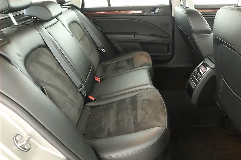 Škoda Superb (2011) Elegance 3.6 FSI V6, 4X4 - fotka 7 z 19