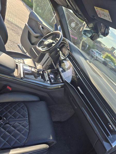 Audi SQ8 (2020) Stav perfektní - fotka 10 z 16