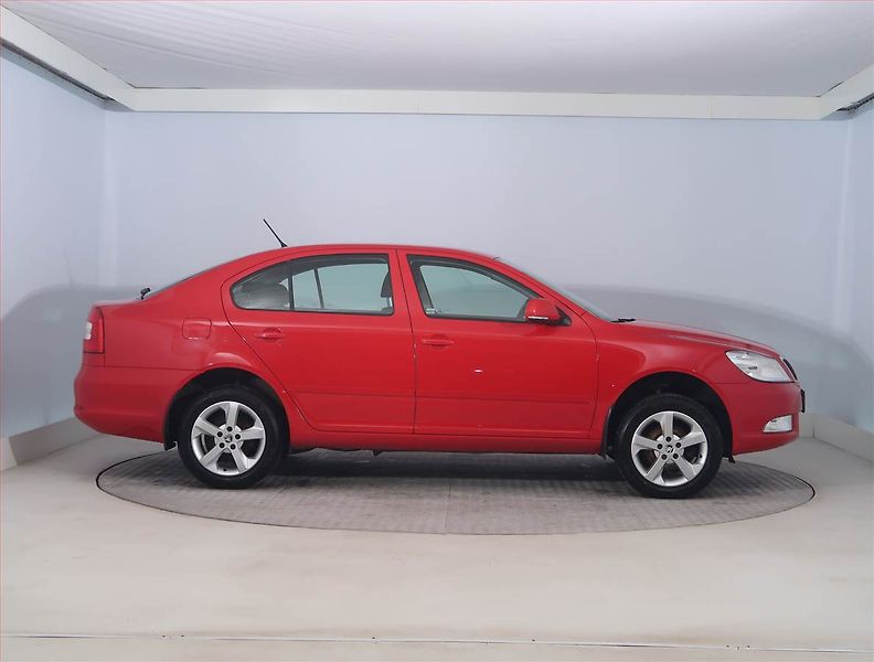 Škoda Octavia (2011) Ambiente 1.4 TSI, Serv.kniha - fotka 6 z 17