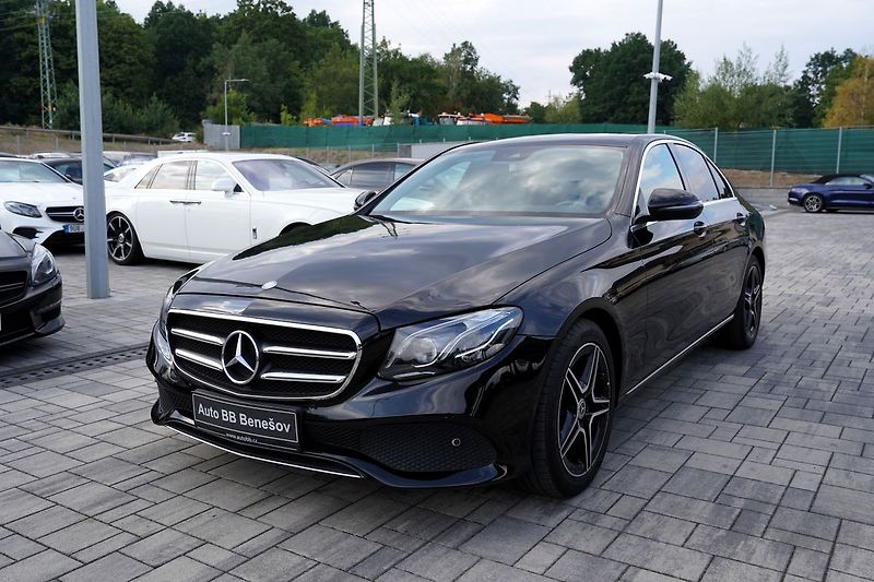 Mercedes-Benz Třídy E E 220d AMG/LED/AT9/kůže - fotka 2 z 46