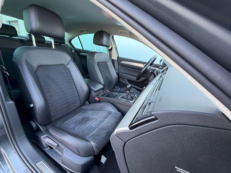Volkswagen Passat (2016) 2.0 TDI 110kW HighLine - fotka 31 z 35