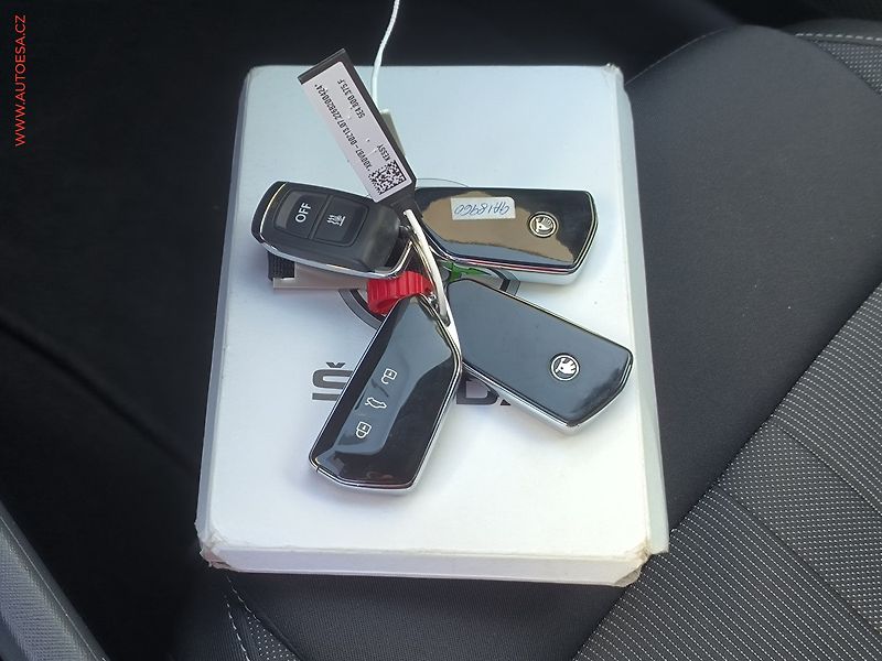Škoda Octavia (2022) 2.0 TSi 4X4, ČR, SportLine - fotka 30 z 30