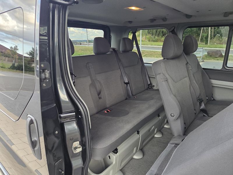 Opel Vivaro (2011) 2.5 CDTI Tour Cosmo - fotka 16 z 35