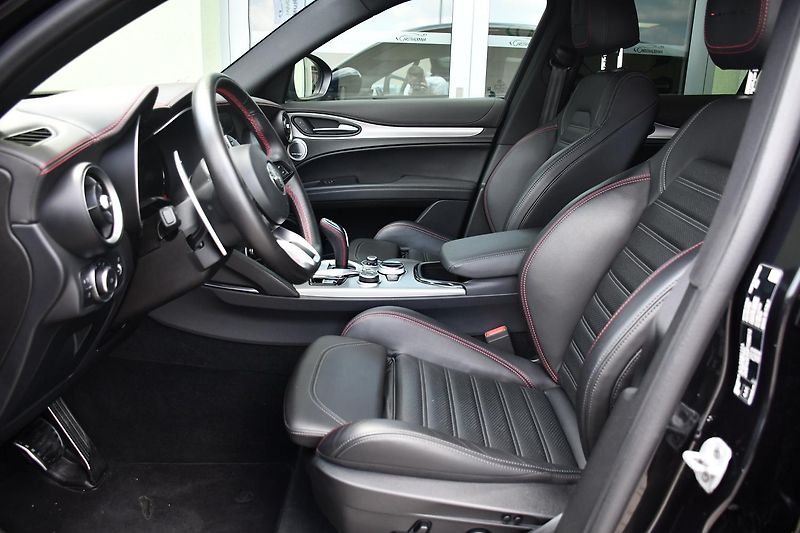 Alfa Romeo Stelvio 2.2 JTDm Competizione Q4 - fotka 13 z 40