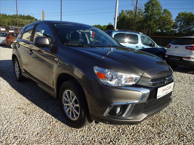 Mitsubishi ASX 1,6 i 85kW - fotka 9 z 52