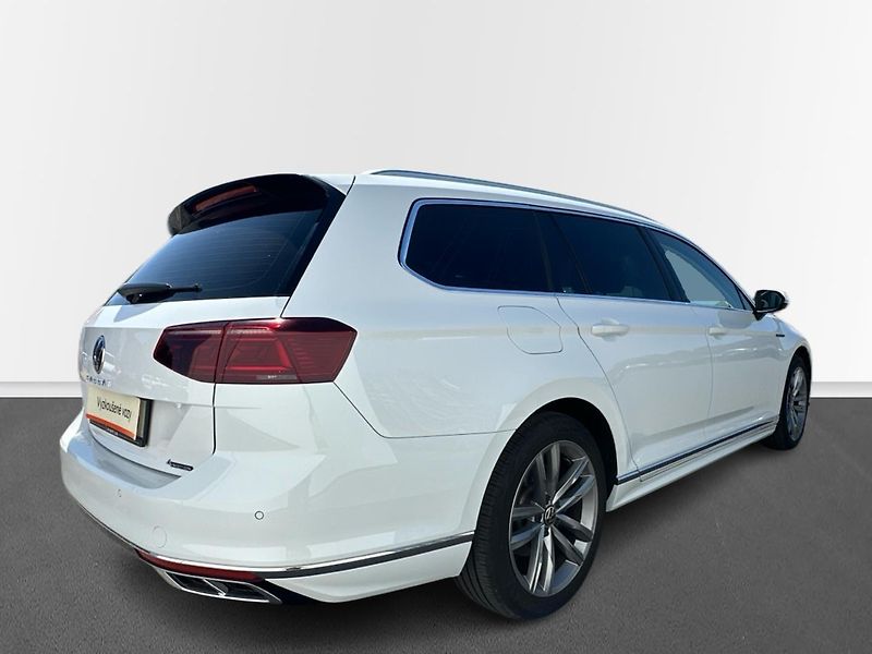 Volkswagen Passat 2,0 TDI / 147 kW 4Mot. R-line - fotka 2 z 26