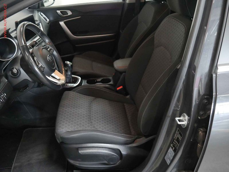 Kia Ceed (2018) 1.6 CRDi, ČR, Navi, kamera - fotka 9 z 17