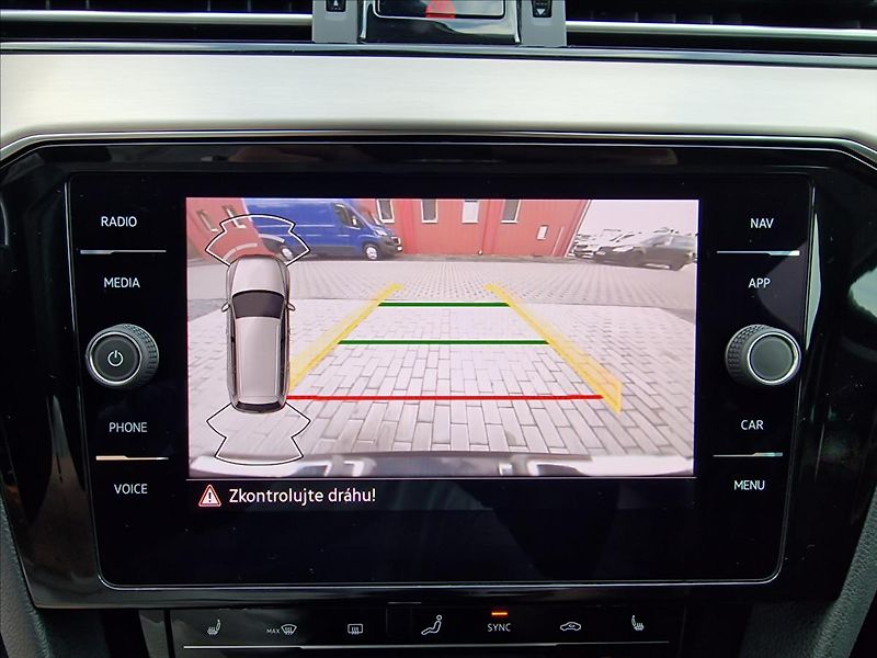 Volkswagen Passat 2.0TDI 147kW 4MOTION DSG Eleg - fotka 26 z 50