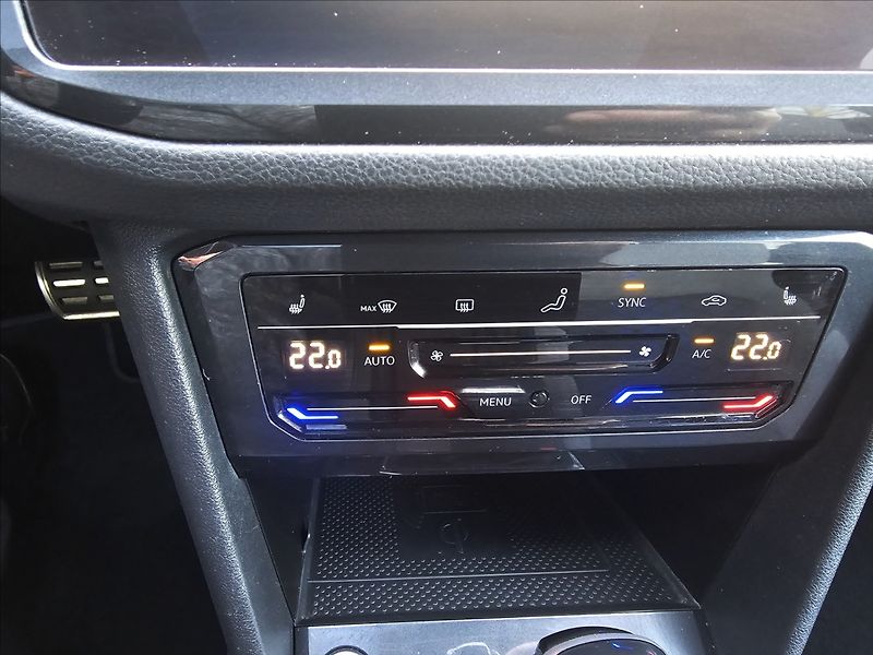 Volkswagen Tiguan 2,0 TSi 235KW D7 R DPH NAVI - fotka 22 z 44