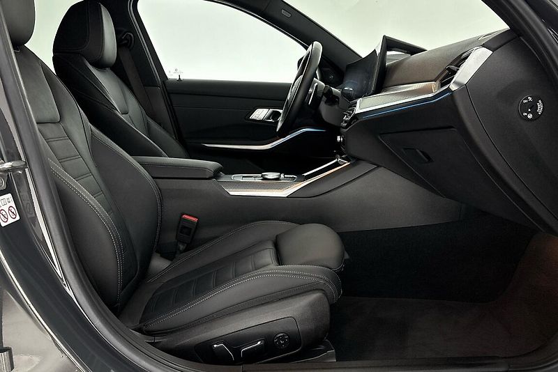 BMW Řada 3 řady 3 | 320d xDrive - fotka 16 z 26