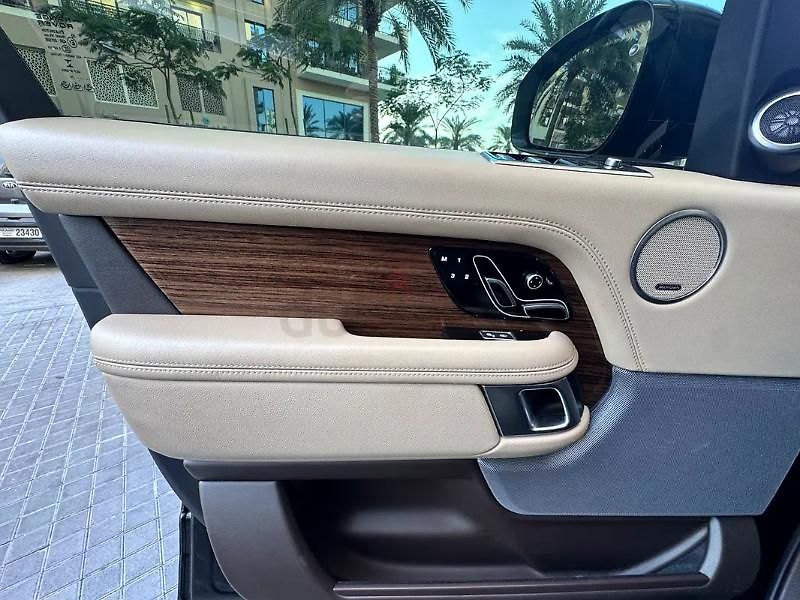 Land Rover Range Rover (2018) Komfortní SUV V8 - fotka 12 z 12