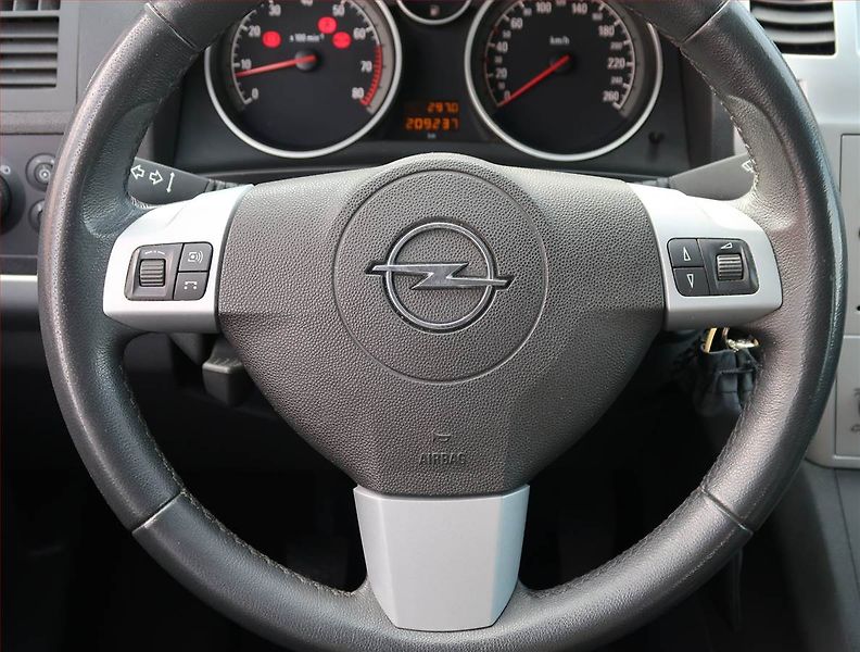 Opel Zafira (2009) 1.6 CNG Turbo, 7 míst - fotka 16 z 18