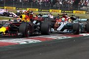 Start bouračka - Lewis Hamilton a Sebastian Vettel 