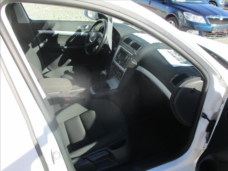 Škoda Octavia 1,4 TSi, Navi,aut.klima,servis - fotka 13 z 45