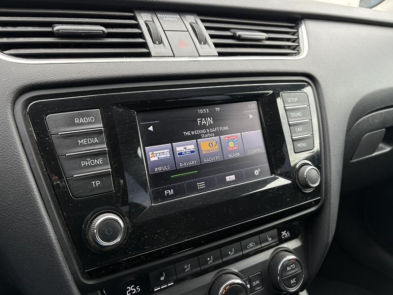 Škoda Octavia 1.4 TSI DSG / 103 kW Elegance - fotka 16 z 21