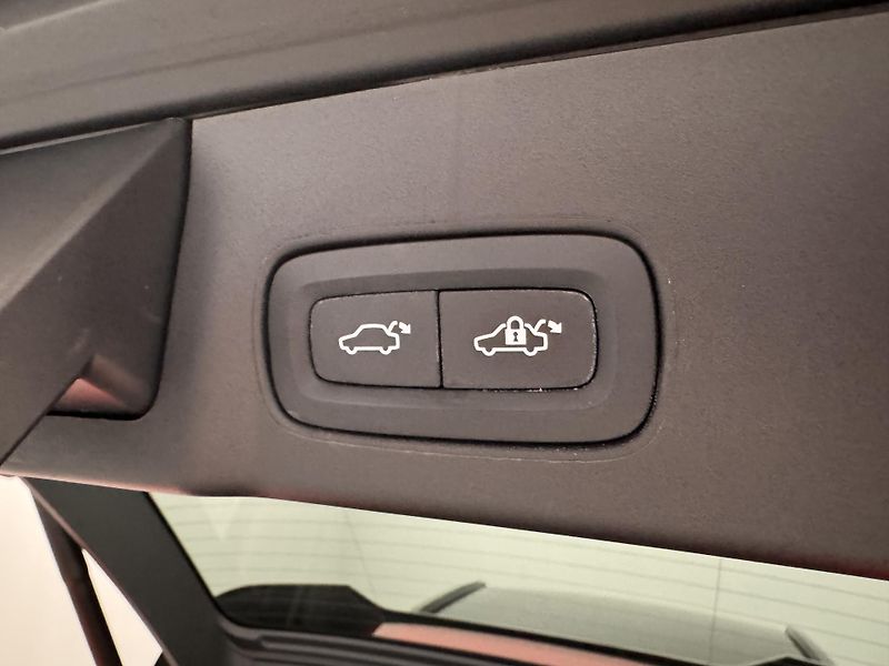 Volvo V90 B4 PLUS DARK AUT  - fotka 25 z 47