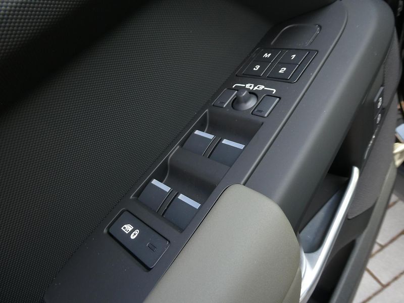 Land Rover Defender (2026) 110 3,0 X-Dynamic SE D200 - fotka 12 z 37