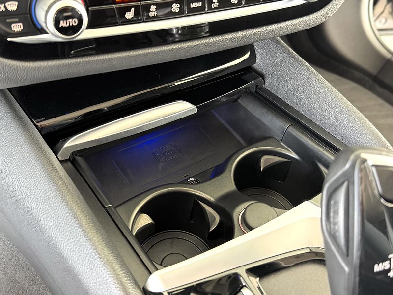 BMW Řada 5 530i xDrive*360Kam*KeyLess*TOP - fotka 34 z 45