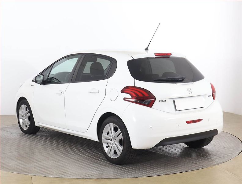 Peugeot 208 (2016) 1.2 PureTech, Serv.kniha - fotka 4 z 15