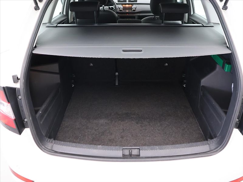 Škoda Fabia 1,0 TSI 70kW Ambition CZ DPH - fotka 10 z 32