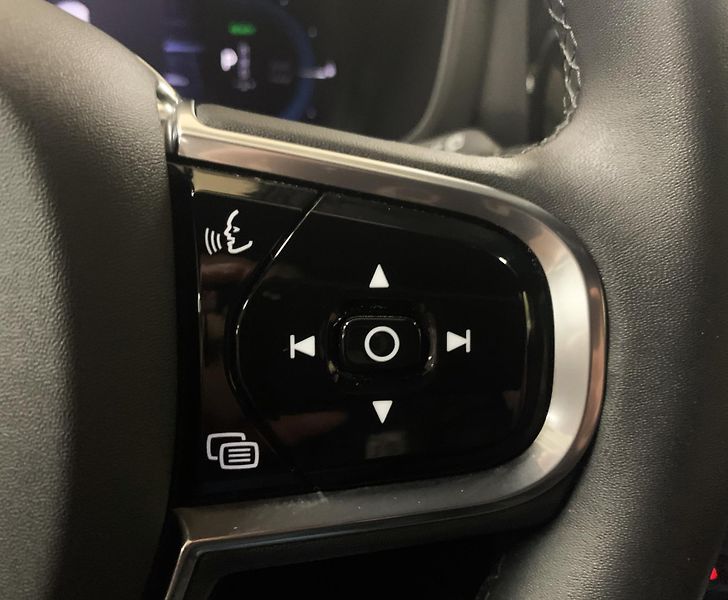 Volvo V60 RECHARGE T6, AWD PLUS DARK ČR - fotka 17 z 42