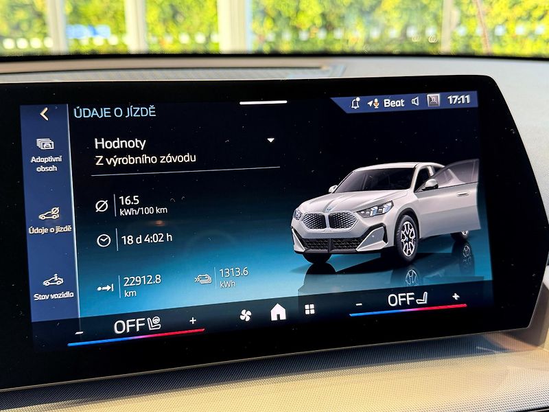 BMW iX2 xDrive 30 - fotka 12 z 17