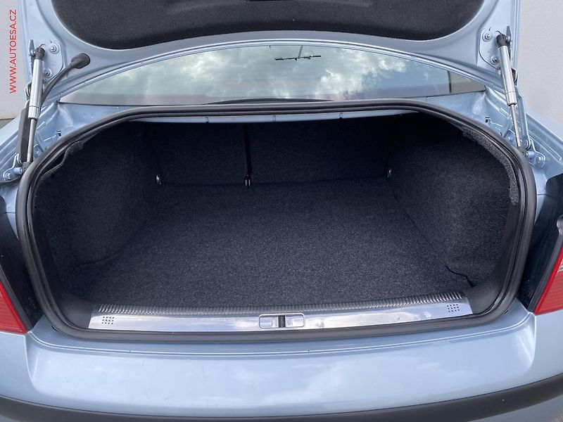 Volkswagen Passat (2003) 1.6 i, AC, tempo - fotka 7 z 15