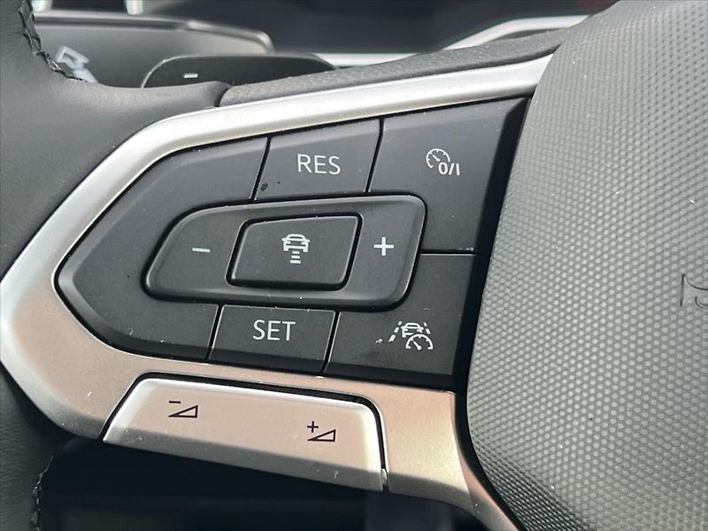 Volkswagen Polo 1,0 TSi 81kW 7DSG R-LINE - fotka 19 z 26