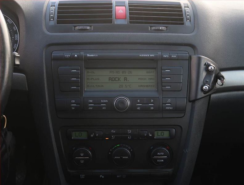 Škoda Octavia (2007) Elegance 2.0 TDI, 4X4 - fotka 12 z 19