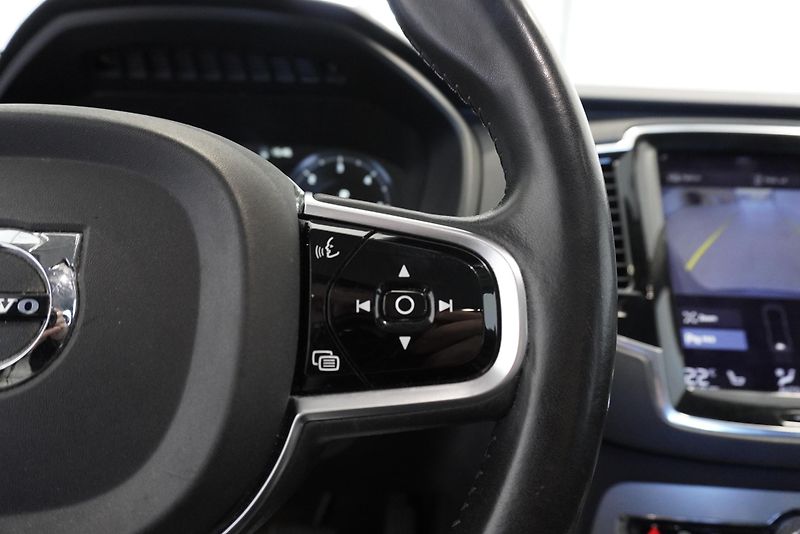 Volvo XC90 D5 MOMENTUM 4WD - fotka 17 z 33