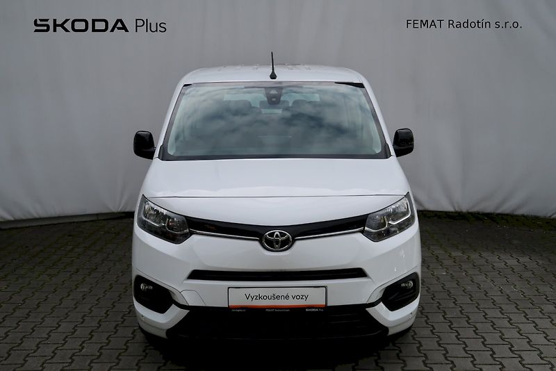 Toyota ProAce City Verso (2022) Business Shuttle 1,2 T Long /8 - fotka 4 z 32