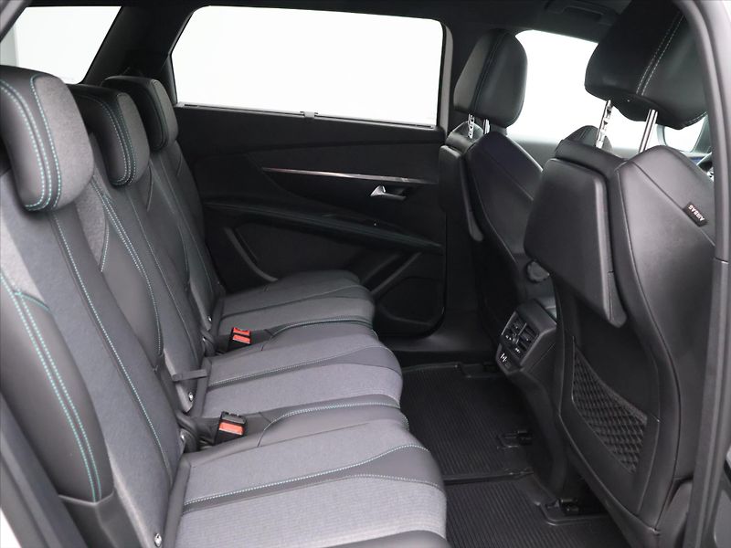 Peugeot 5008 1,2 PT 96kW Allure 7-Míst CZ - fotka 12 z 32