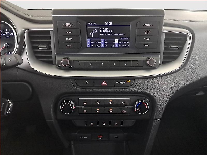 Kia Ceed (2022) 1.5 T-GDI, Serv.kniha - fotka 12 z 18