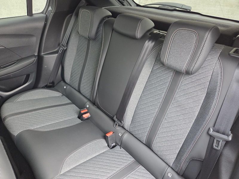Peugeot 208 (2025) ALLURE Hybrid 100 e-DCS6* - fotka 16 z 16