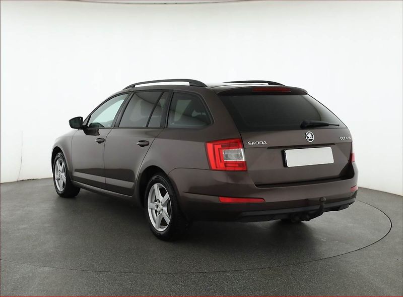 Škoda Octavia (2013) Elegance 1.6 TDI, Serv.kniha - fotka 4 z 14