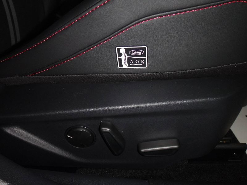 Ford Focus (2022) ST X hatchback 2.3EcoBoost206k - fotka 18 z 23