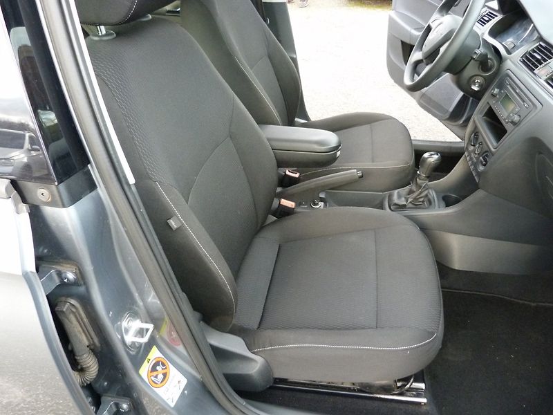 Škoda Rapid 1.2 Tsi 1 majitel, serviska - fotka 15 z 19