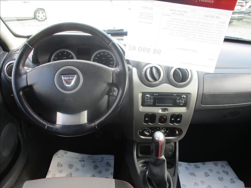 Dacia Duster 1,5 DCi, klima,serviska,tažné, - fotka 17 z 33