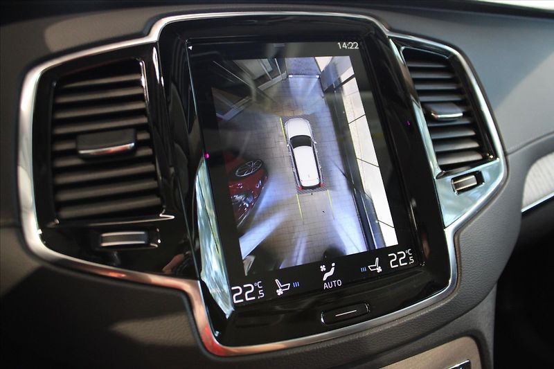 Volvo XC90 B5 AWD 173 kW Inscription Pole - fotka 19 z 36