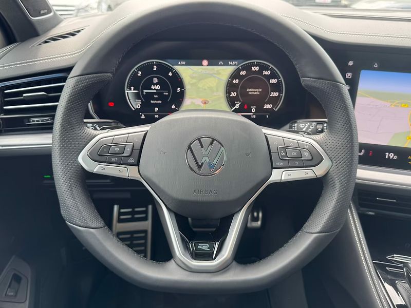 Volkswagen Touareg TDI 210kW R-Line Pano HuD DYN - fotka 16 z 28