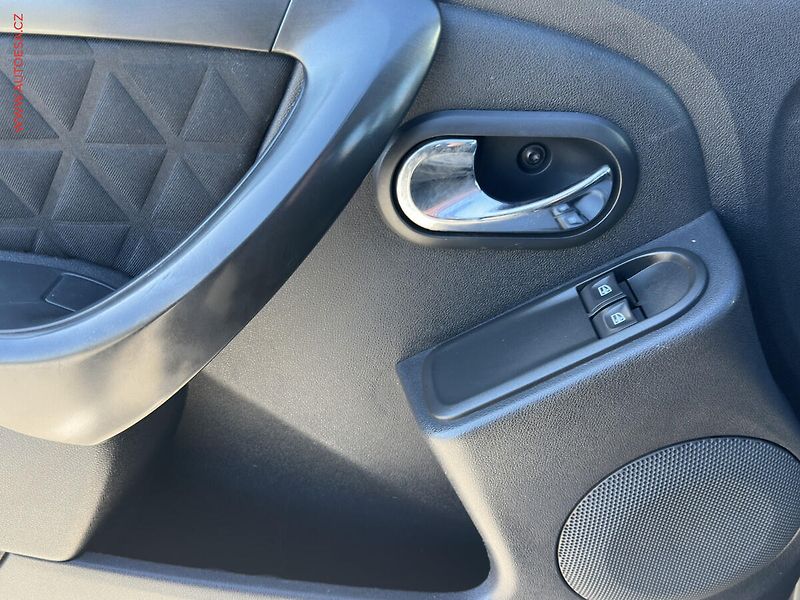 Dacia Duster (2014) 1.2TCe, AC, tažné - fotka 11 z 16
