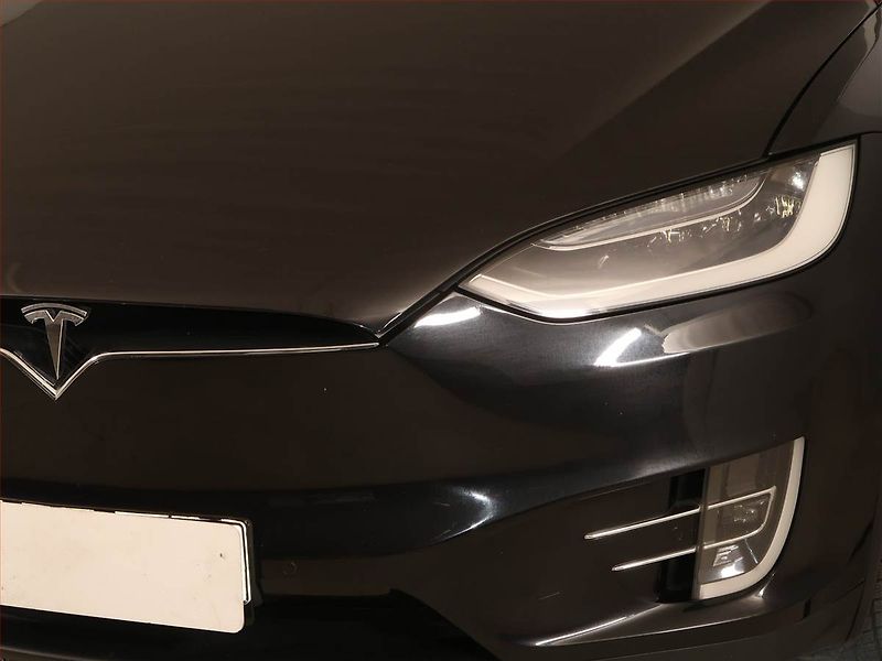 Tesla Model X (2016) P90D, SoH 89% - fotka 25 z 27