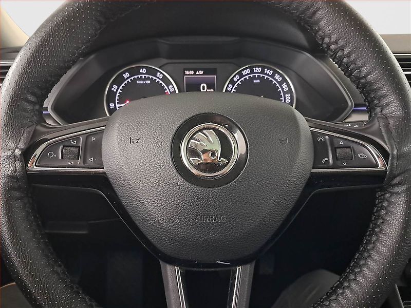 Škoda Superb (2017) 1.4 TSI, Navi, Bi-Xenony - fotka 21 z 24