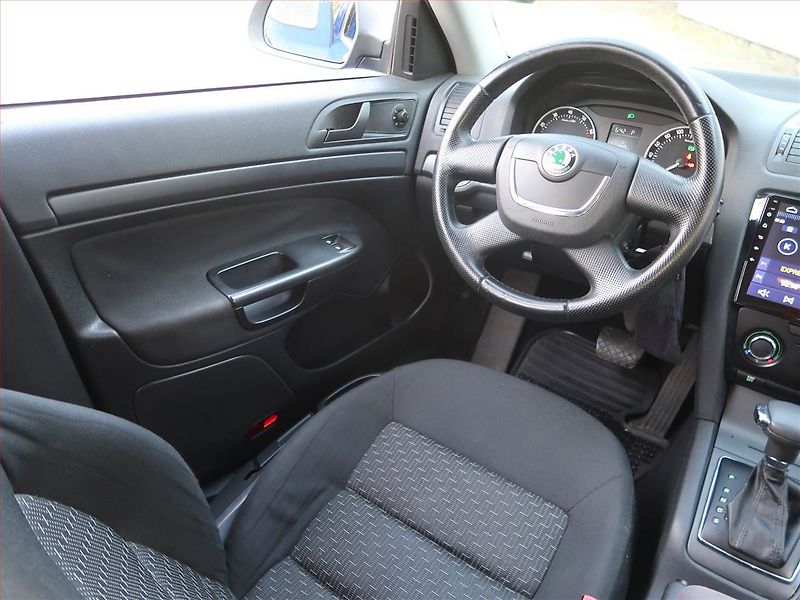 Škoda Octavia (2009) 1.6, Automat, Navi, Tempomat - fotka 7 z 17